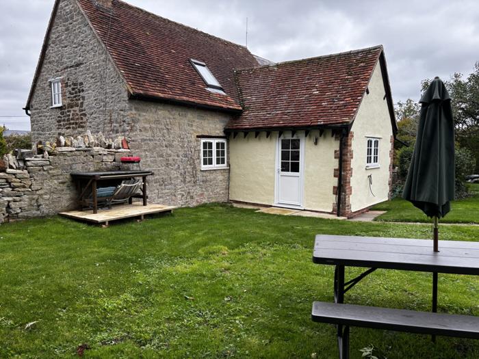 The cottage and its garden with picnic bench