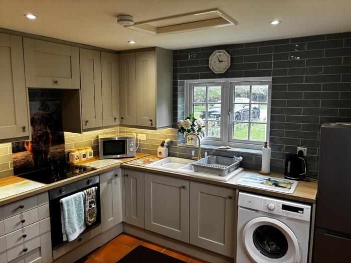 Fully equipped kitchen with oven, hob and washing machine